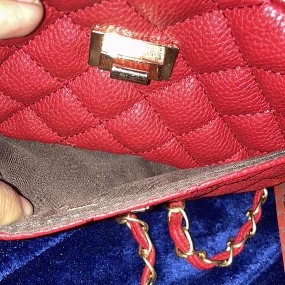 Small red shoulder bag with chain strap - Picture 5 of 5